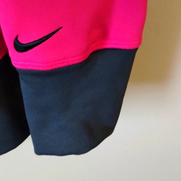 Women's size small pink and gray in excellent shape therma fit, thumb holes, - Picture 6 of 9